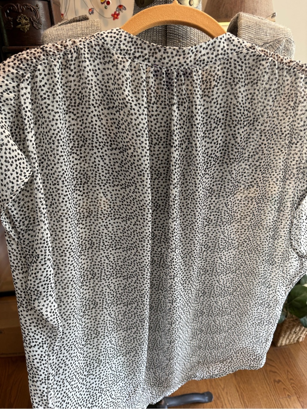🤑SALE. Hale Bob Heart Speckled Cap-Sleeve V-Neck Blouse - Picture 7 of 8